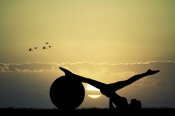 Pilates siluetu při západu slunce — Stock fotografie