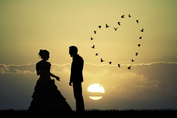 Nevěsta a ženich při západu slunce — Stock fotografie