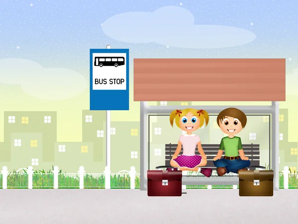 Niños en la estación de autobuses — Foto de Stock