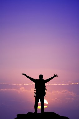 Adam dağ tepe üzerinde