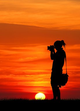 gün batımında fotoğrafçı