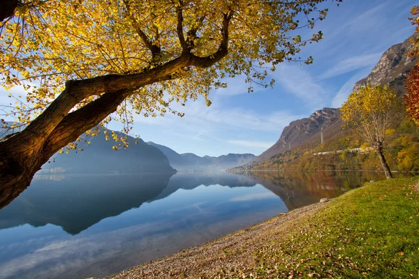 这种方法湖，布雷西亚的景观 — 图库照片