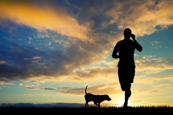 Homem correndo com cão — Fotografia de Stock