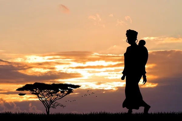 Gün batımında Afrikalı kadın — Stok fotoğraf