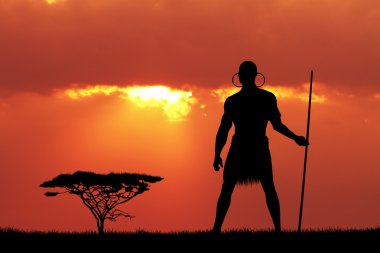 Gün batımında yerli adam