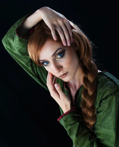 赤い髪を持つ女性žena s červenými vlasy — ストック写真