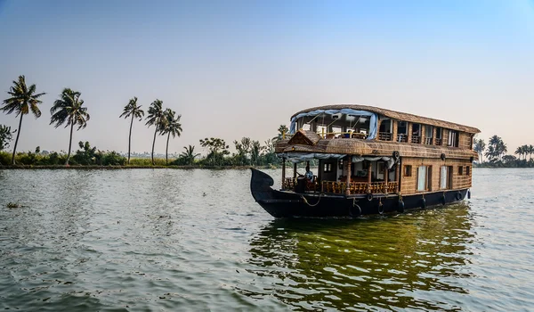 Bateau maison traditionnelle inienne — Photo