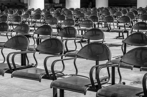 Rows of empty chairs — Stock Photo, Image