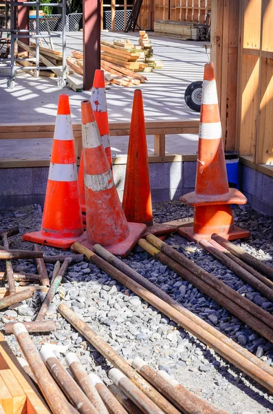 Grupo de cones de tráfego empilhados — Fotografia de Stock