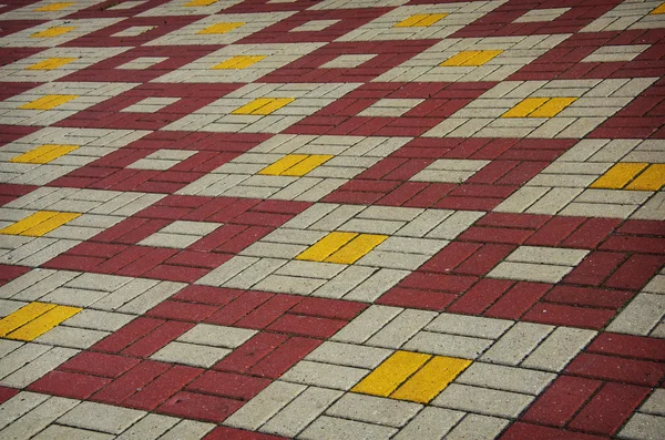 Telha quadriculada colorida na rua — Fotografia de Stock