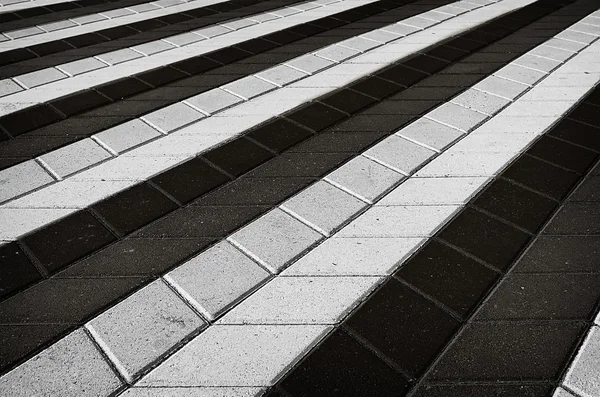 Azulejo xadrez preto e branco na rua — Fotografia de Stock