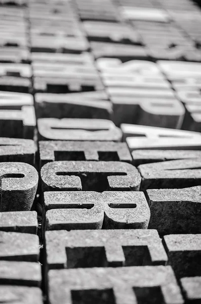 Fotografia de fundo letras de pedra grossas em perspectiva — Fotografia de Stock