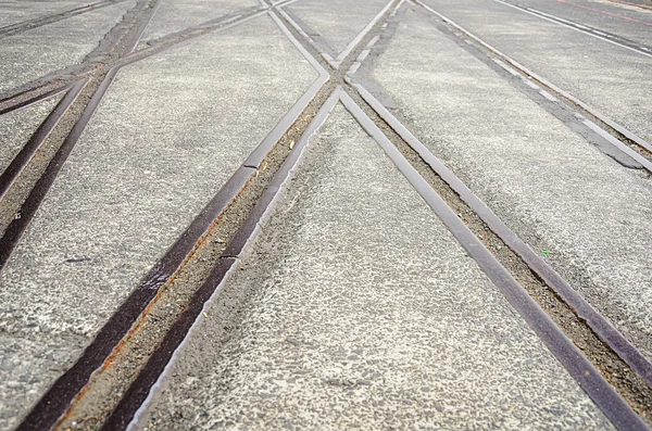 Fondo con cruce ferroviario sobre asfalto gris —  Fotos de Stock