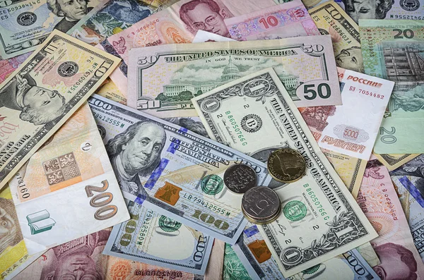 Kolekce různých cizích měn zemí zahrnující celém světě. — Stock fotografie