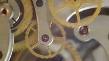 Saat içinde metal cogwheels.