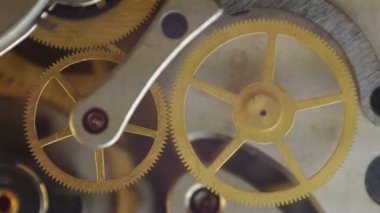Saat içinde metal cogwheels.