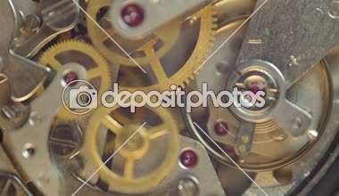 Saat içinde metal cogwheels.