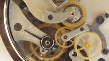 Saat içinde metal cogwheels.