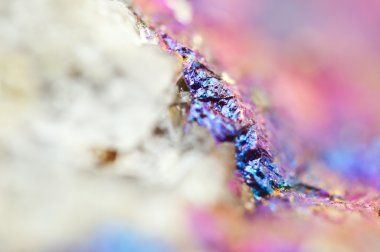 Bornite cevheri maden onun doğal arka plan bulanık billurlaşır..