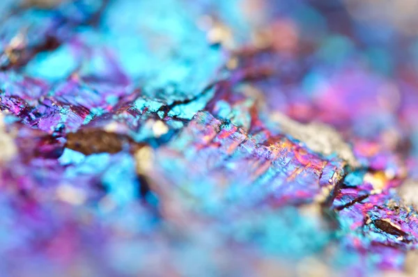 Bornite Rudy Krystalizuje Mineralnych Jego Niewyraźne Tło Naturalne Makro Skupić — Zdjęcie stockowe
