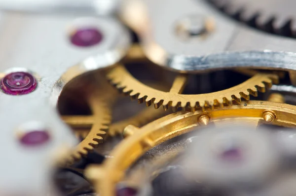 Sfondo con ruote dentate in metallo un orologio. Macro — Foto Stock