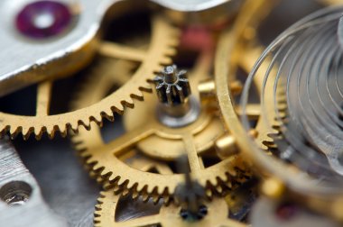 Metalik arka plan ile metal cogwheels bir saat gibi. Makro 