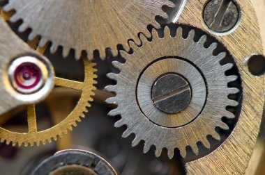 Metalik arka plan ile metal cogwheels bir saat gibi. Makro 
