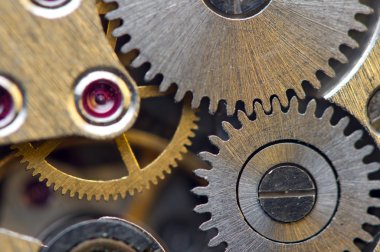 Metalik arka plan ile metal cogwheels bir saat gibi. Makro 