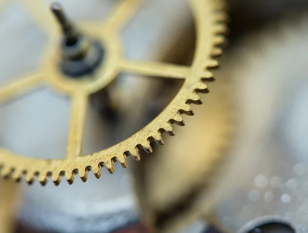 Fondo con ruedas dentadas de metal un reloj. Foto conceptual —  Fotos de Stock