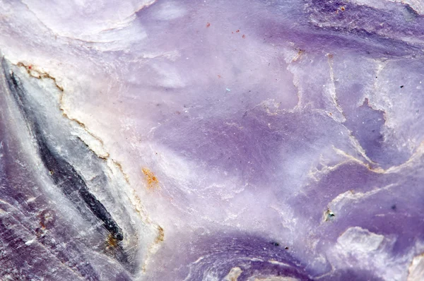 Superficie cristalina de una piedra, fantástico fondo abstracto. Macro — Foto de Stock