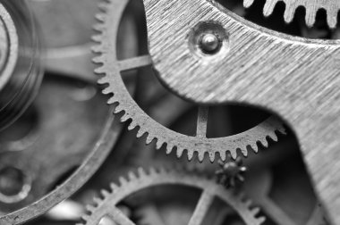 Siyah ve beyaz arka plan ile metal cogwheels saat içinde