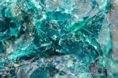 Krizokol sulu bir bakır cyclosilicate olduğunu