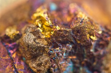 Chalcopyrite, kimyasal formülü (Cufes2 vardır)