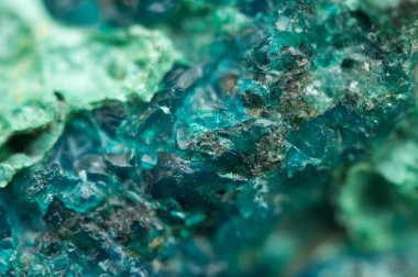 Krizokol sulu bir bakır cyclosilicate olduğunu