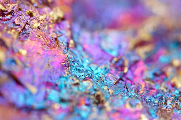 La bornita, también conocida como mineral de pavo real, es un mineral sulfuro. — Foto de Stock