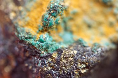 Malakit bir bakır karbonat hidroksit mineraldir