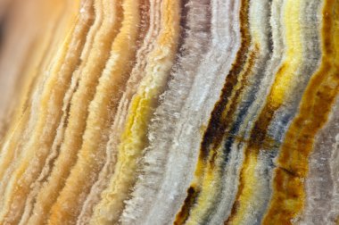 Onyx kalsedon kimyasal bileşimi ile şeritli bir çeşittir