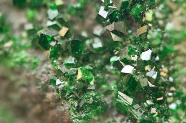 uvarovite krom-rulman Granat var. Makro.