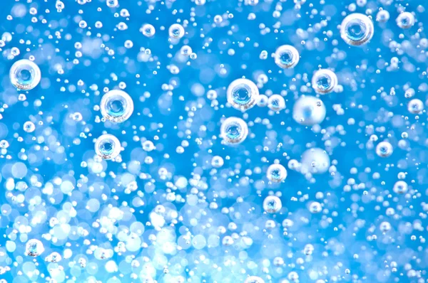 Macro Oxygen bubbles in blue clear water — Stock Photo, Image