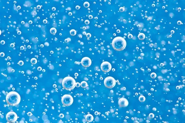 Macro Oxygen bubbles in blue clear water — Stock Photo, Image