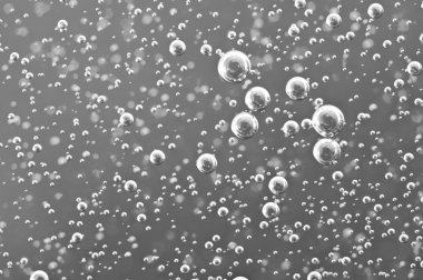 Su siyah-beyaz makro oksijen kabarcıkları