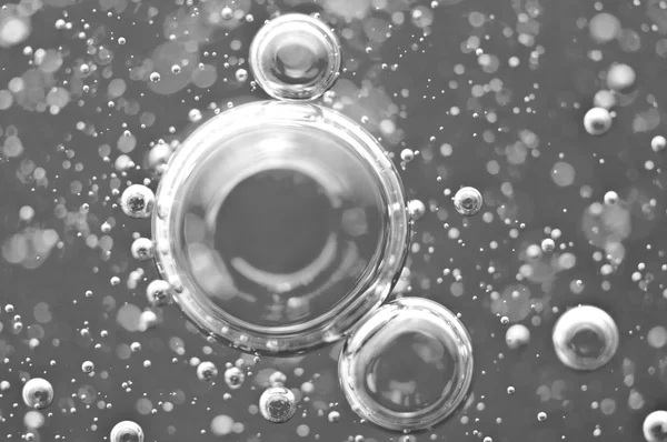Black-and-white Macro Oxygen bubbles in water — Stock Photo, Image