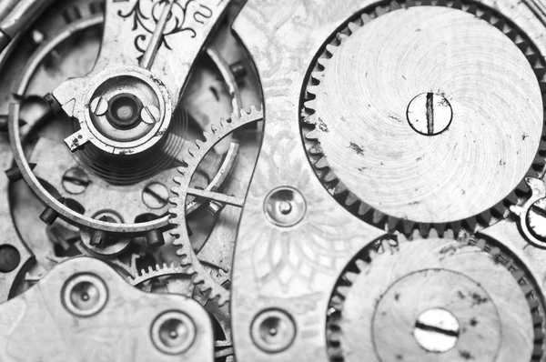 Foto macro en blanco y negro vista de cerca del reloj de metal — Foto de Stock