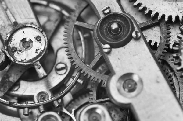 Foto macro en blanco y negro vista de cerca del reloj de metal — Foto de Stock