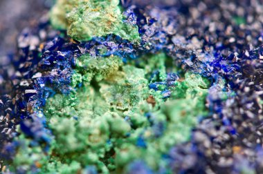 Yeşil malakit Azurit kristalleri derin mavi mineral makro bakır