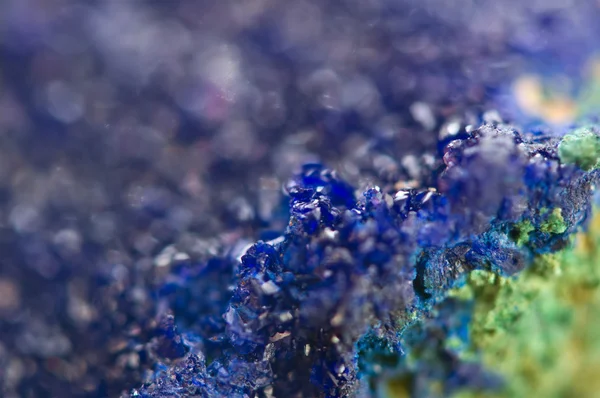 Głęboko niebieski zielony Malachit azuryt kryształy miedzi mineralne makro — Zdjęcie stockowe