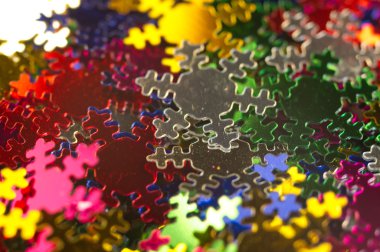 Kutlama arka plan kağıt kar taneleri çok renkli. Makro