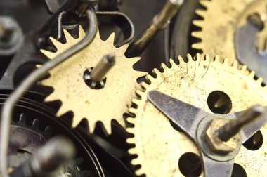 Çark saat mekanizması içinde.