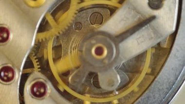 Saat içinde metal cogwheels.