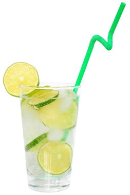 limonata limon ve buz küpleri ile